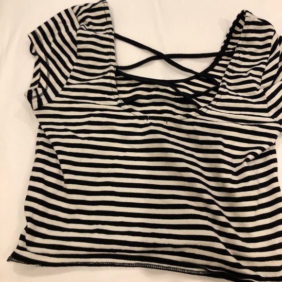 Cropped Stripped Shirt - Picture 2 of 2
